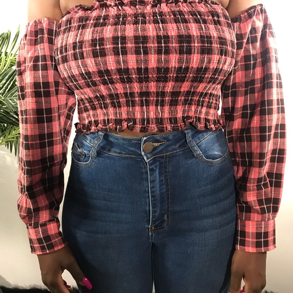 Women’s plaid off the shoulders top - Picture 2 of 7